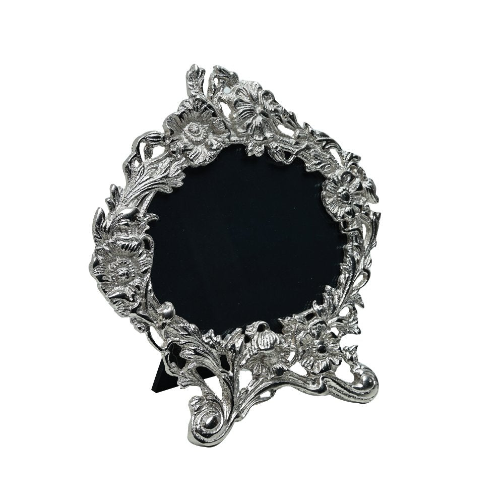 Vintage Pierced Frame - Silver in Metal 6" X 4"